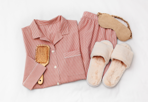 Affaires essentielles maman pour la maternité - pyjama et accessoires